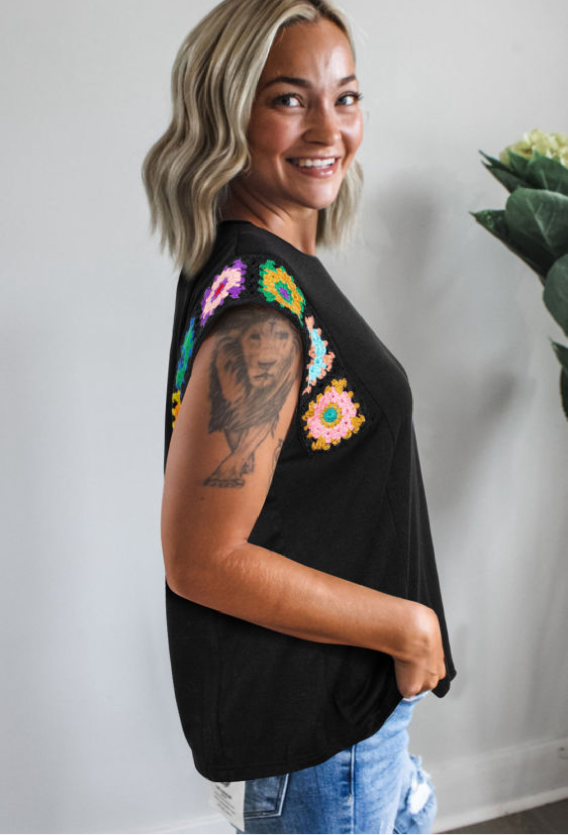 Black FloralCrochet Patchwork Crew Neck Sleeveless Top
